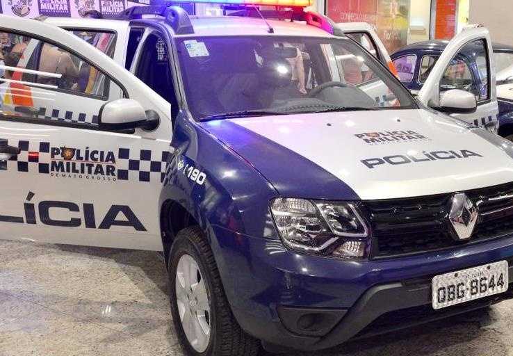 Câmeras registram dois suspeitos levando motocicleta durante a madrugada em Alta Floresta