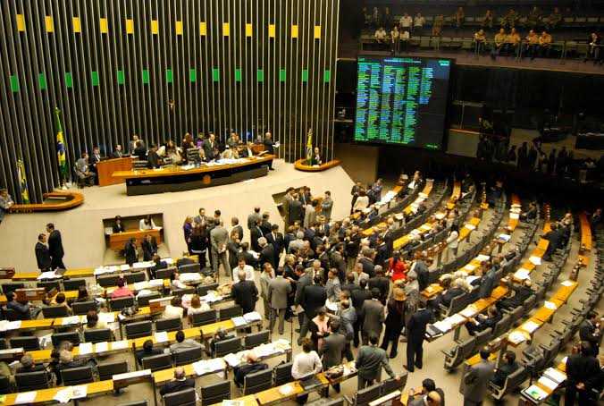 Senado decide hoje fim da escala 6x1 sob reviravolta política e pressão eleitoral