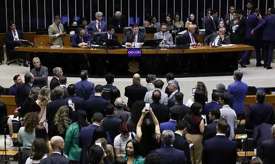 Senado aprova fim definitivo da escala 6x1 e fixa jornada máxima em 40 horas semanais