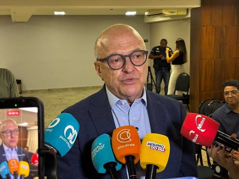 Em ato com aliados de Flávio Bolsonaro, Pivetta sobe o tom e exige enquadramento de facções como terroristas