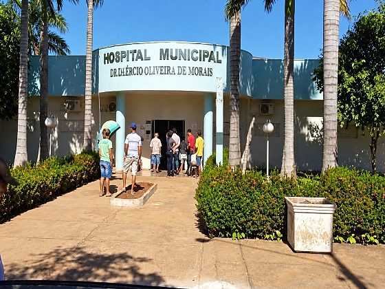 Jovem de 18 anos dá à luz em banheiro de hospital municipal e recém-nascida é resgatada de lixeira