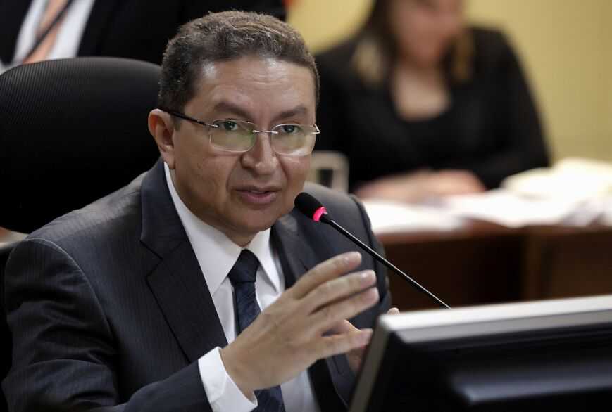 Conselheiro aposentado do TCE-MT é proibido de deixar o país após transferência milionária sob investigação